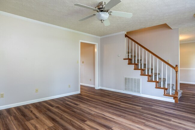 Foto del edificio - Knoxville 37909 - 4 bedroom, 3.5 bath home...
