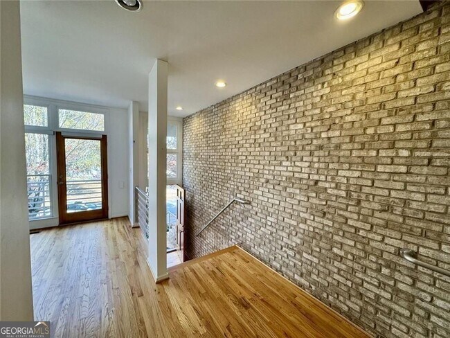 Foto del edificio - 1327 Peachtree View NE