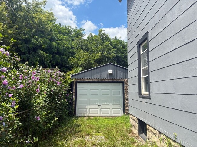 Building Photo - 118 Floral Ct