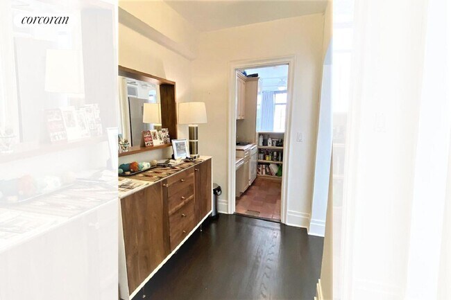 Foto del edificio - 353 W 56th St