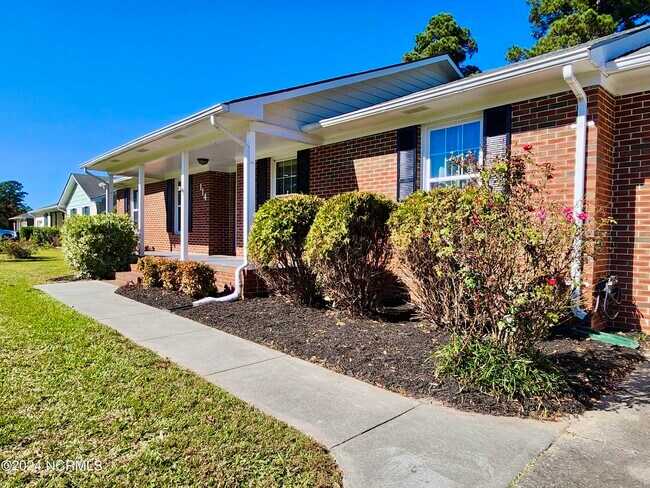 Building Photo - 114 Craven Dr