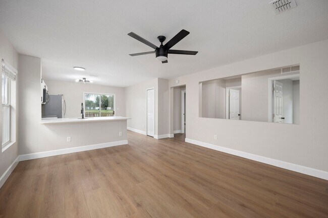 Foto del edificio - Fully Renovated Samara Lakes Home with Stunning Water Views!