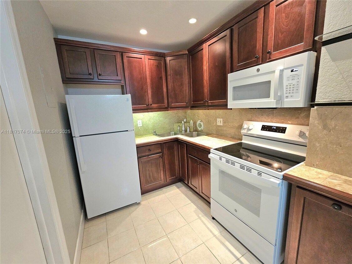 Foto principal - 2424 SE 17th St