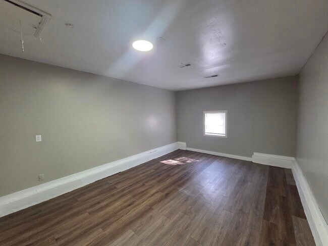 Foto del edificio - 5787 Northland Dr