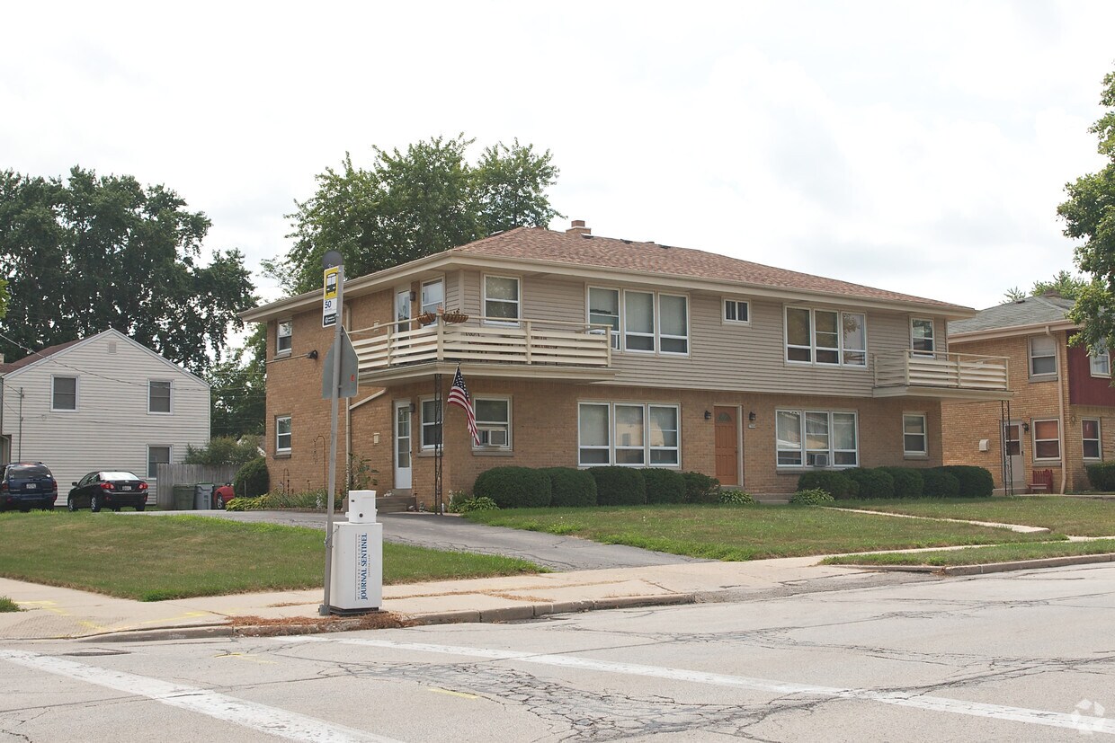 Building Photo - 7909 W Morgan Ave