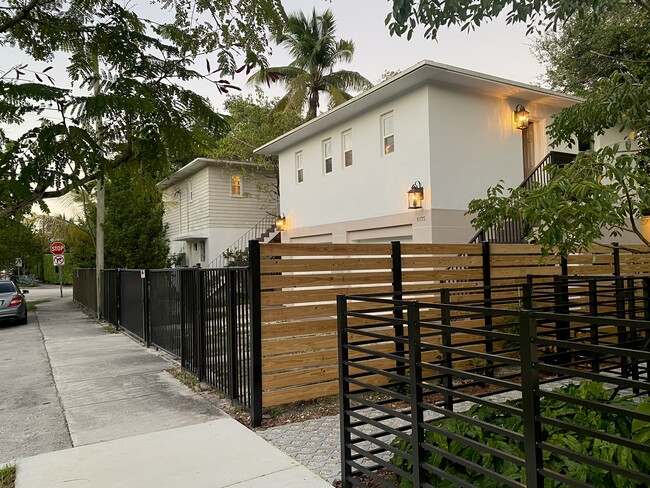 Foto del edificio - 500 NE 62nd St