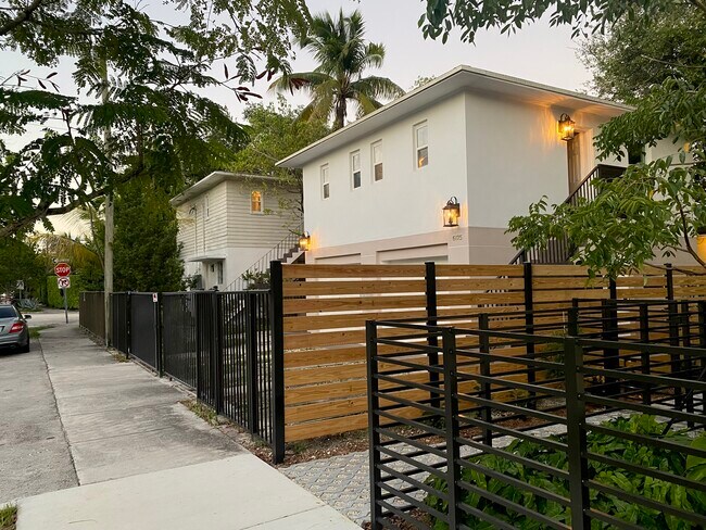 Foto del edificio - 500 NE 62nd St