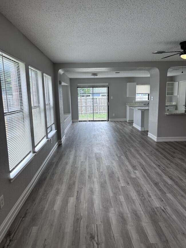 Photo - 701 King St (Cedar Hill, TX) House