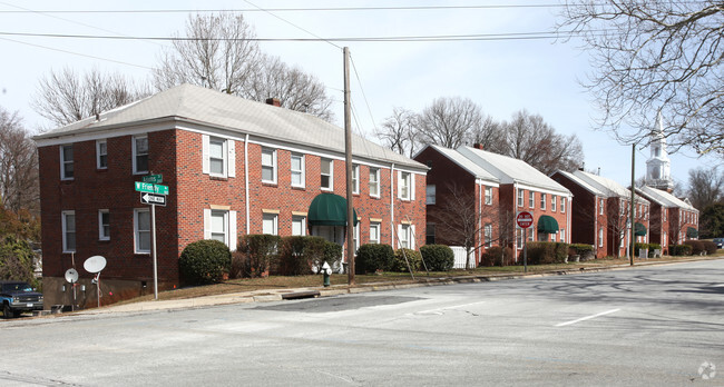 Building Photo - Gaslight & Mendenhall