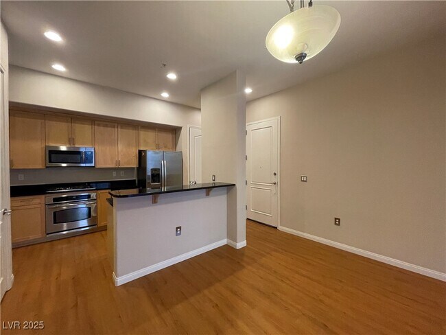 Building Photo - 68 E Serene Ave