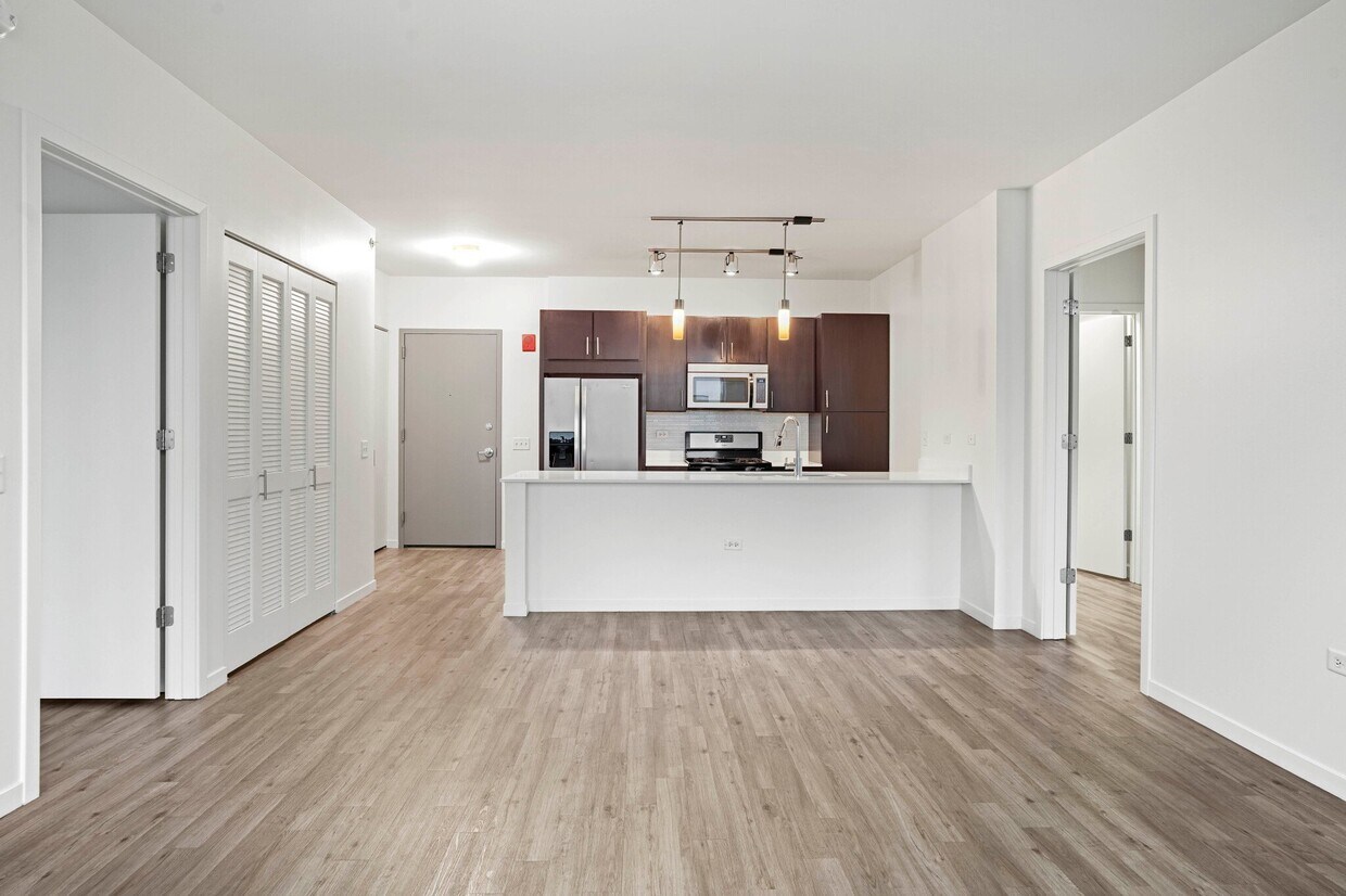 Photo - 3748 N Halsted St (Chicago, IL)