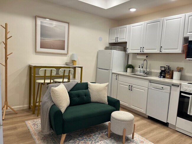 Foto del edificio - Furnished Rental in the Heart of Savannah~...