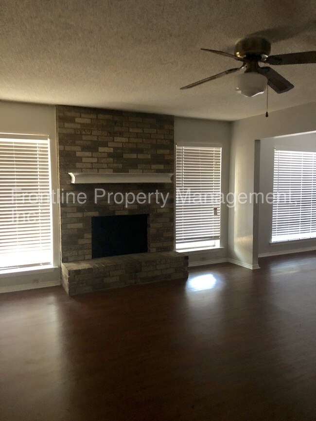 Foto del edificio - Three bedroom duplex ready for move in