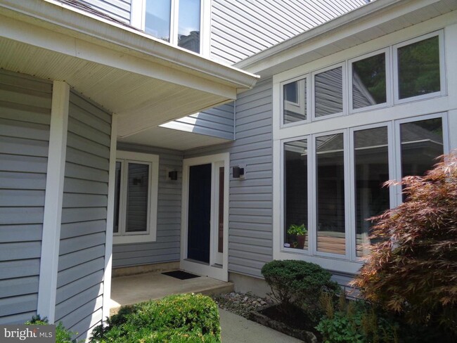 Building Photo - 102 Sunshine Lakes Dr