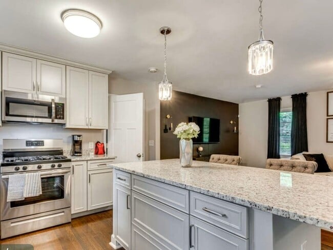 Building Photo - 3 Bedroom Single Family Home in Atlanta