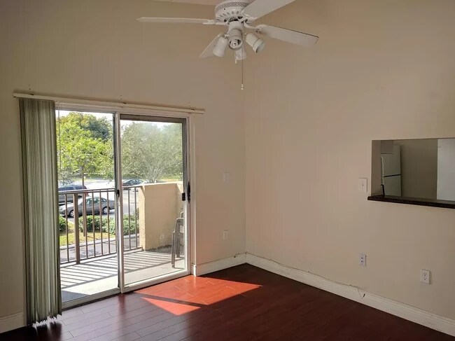 sala de estar - 1881 NW 96th Ter