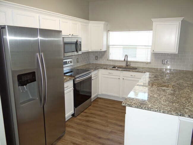 Building Photo - Charming 3/2 home in Port Tampa