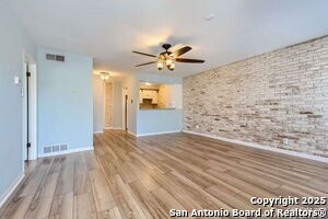 Foto principal - 8030 Broadway St