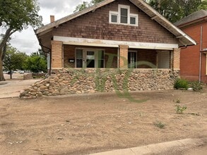 Building Photo - 1124 Lake Ave