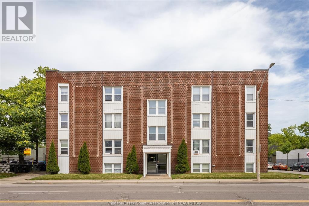 Primary Photo - 1518 University Ave W
