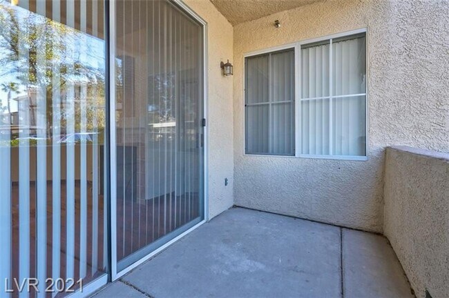 Building Photo - DOWNSTAIRS 2 BEDROOM CONDO IN GUARD GATED ...