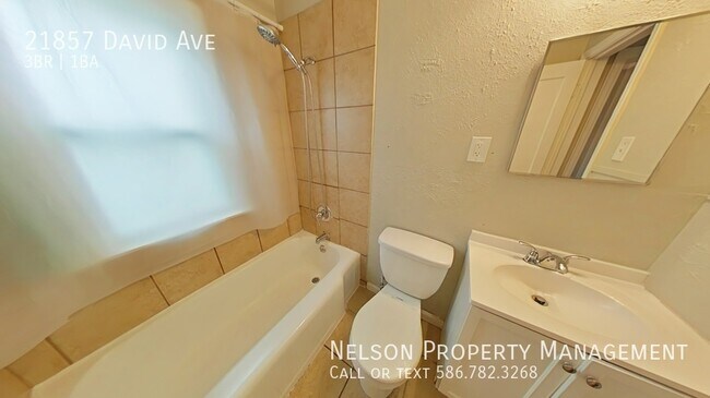 Foto del edificio - 21857 David Ave