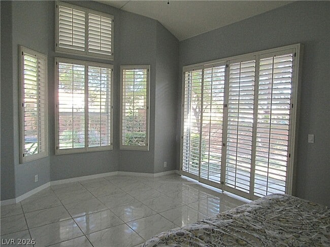 Building Photo - 8521 Heather Downs Dr