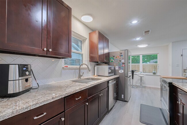 Foto del edificio - 12602 Westleigh Dr