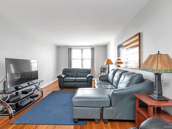 Building Photo - 83-40 Austin St