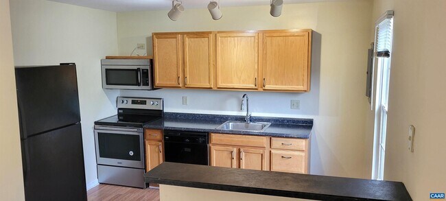 Building Photo - 1356 Villa Way
