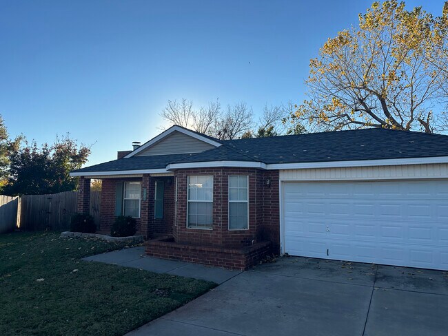 Foto del edificio - 1004 Shadowlake Rd