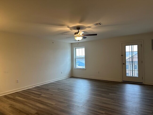 Building Photo - 1708 Fairmont Dr