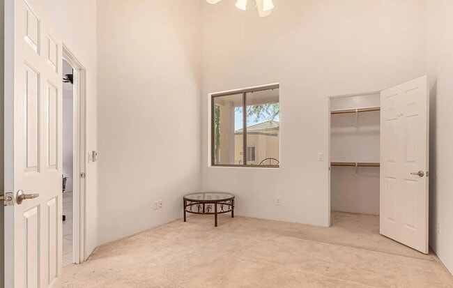 Building Photo - Compact, Modern & Convenient 1BR