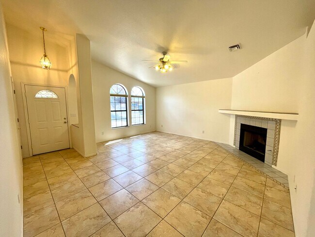 Foto del edificio - 2021 Chambers Ave
