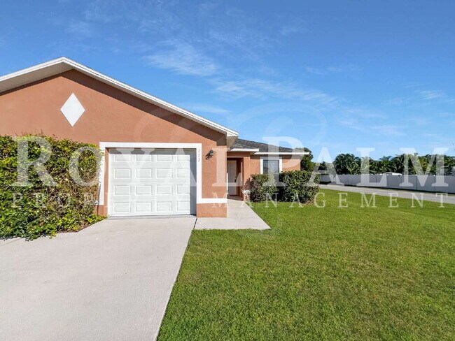 Foto del edificio - $500 Off | 3 Bed 2 Bath in Cape Coral — Curb Appeal. Fresh Style. Zero Hassle. Apply By March 30th.