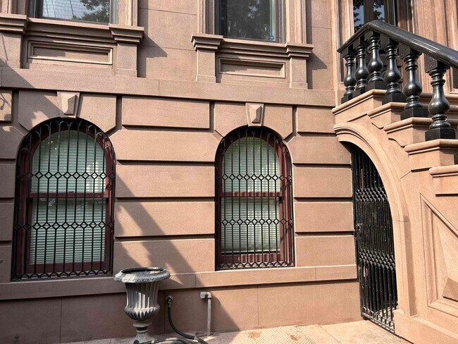 Building Photo - 268 Montgomery St