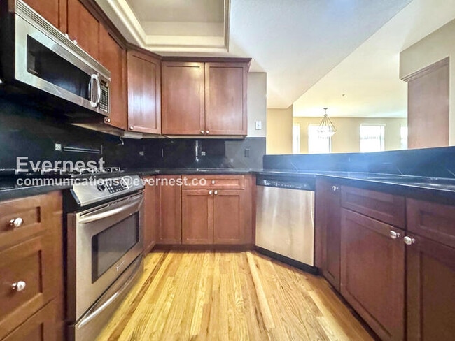 Building Photo - 1080 E 13th Ave