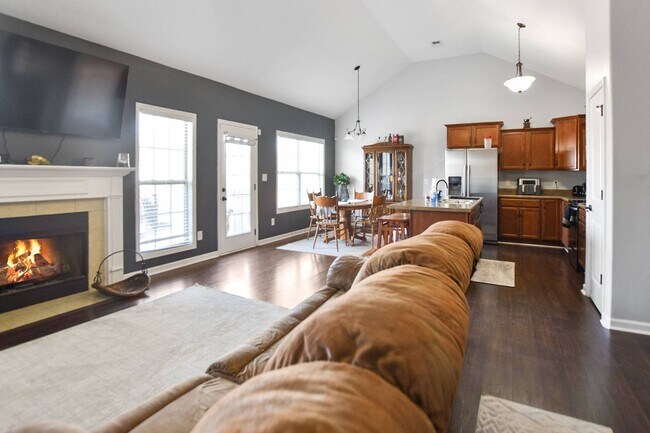 Foto del edificio - Pet Friendly Three Bedroom with Bonus!