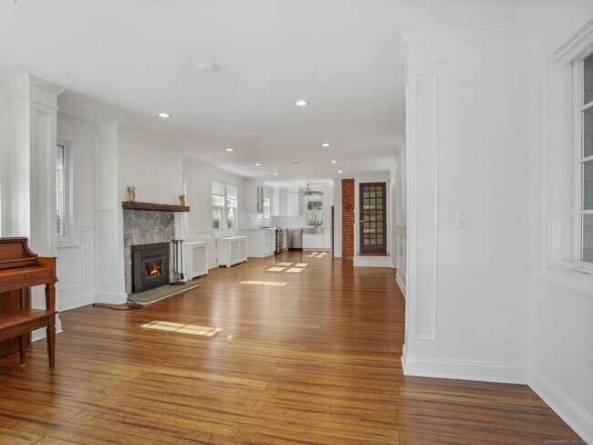 Building Photo - 37 Mohegan Ave
