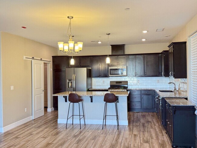 Foto del edificio - 3 Bedrooms, 2 1/2 Baths with a 2 Car Garag...