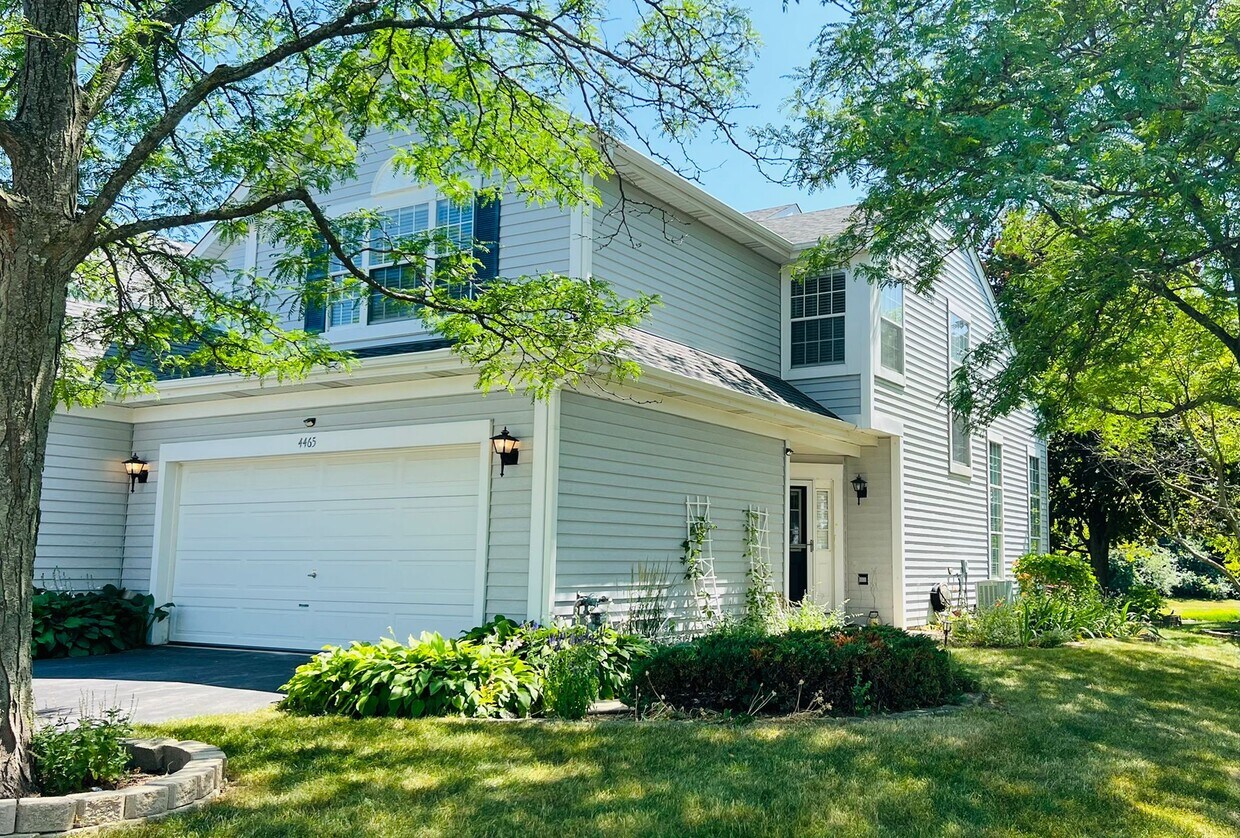 4465 W Brownstone Way, Waukegan, IL 60085 Townhome Rentals in