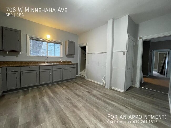 Building Photo - 708 W Minnehaha Ave