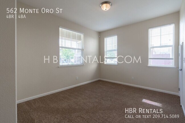 Building Photo - SWIMMING POOL - Four Bedroom Manteca Renta...