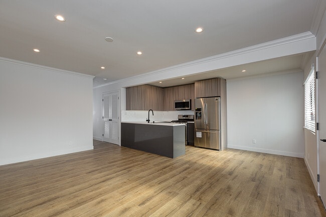 Building Photo - 4865 St Elmo Dr
