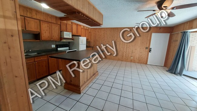 Building Photo - Studio apartment in Rosewood