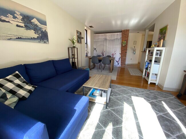 Building Photo - 96 Gainsborough St