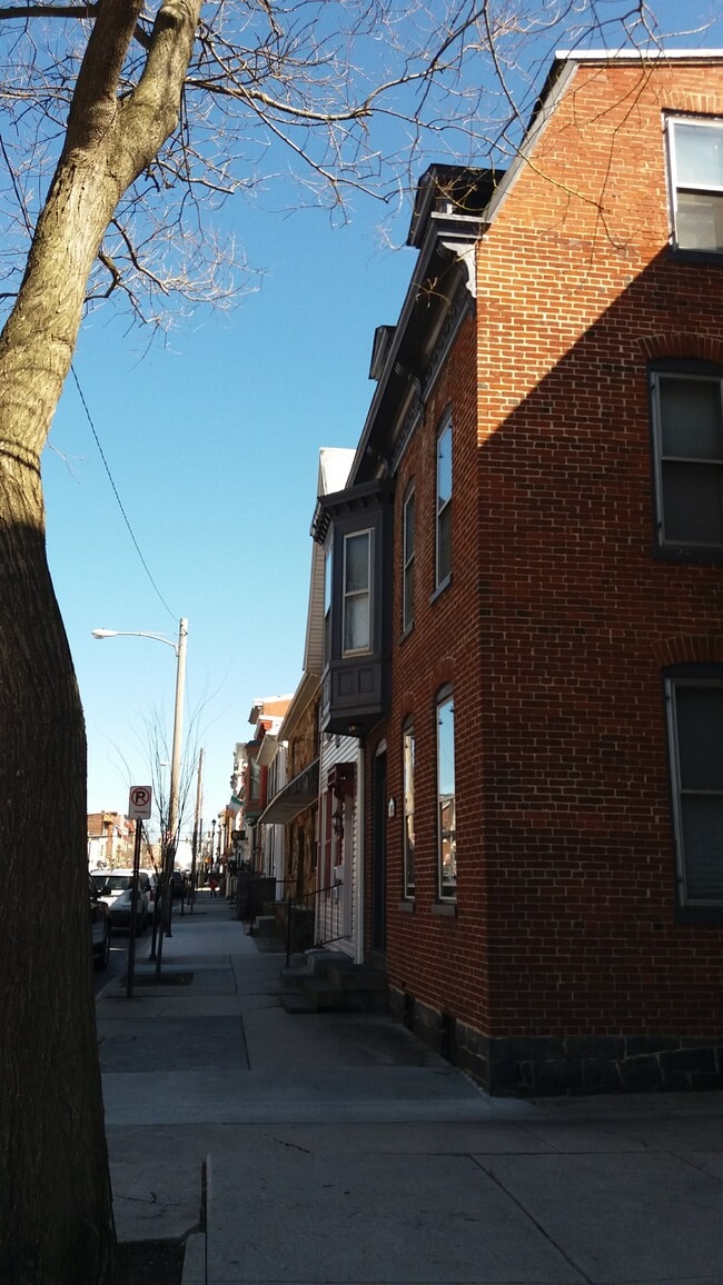 Building Photo - 148 Chambersburg St