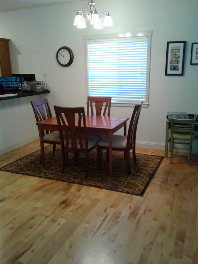 Building Photo - Great Location for a rental