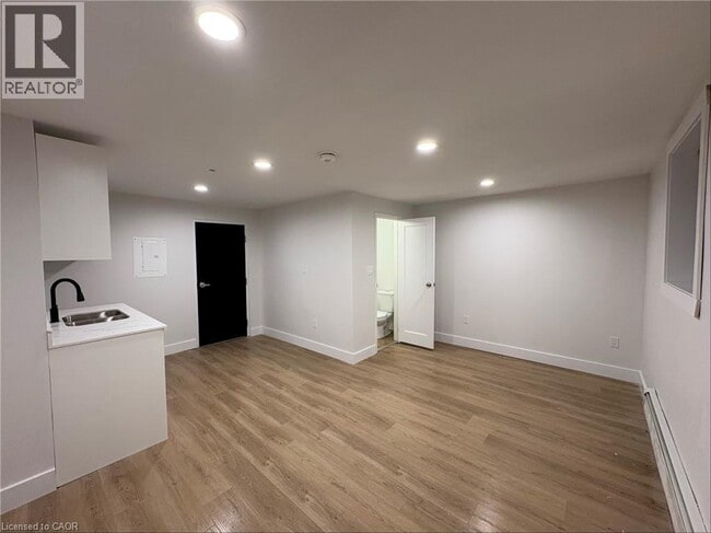 Building Photo - 803 King St