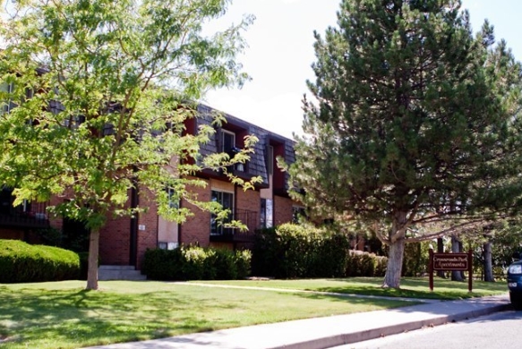 Primary Photo - Crossroads Park Apartments